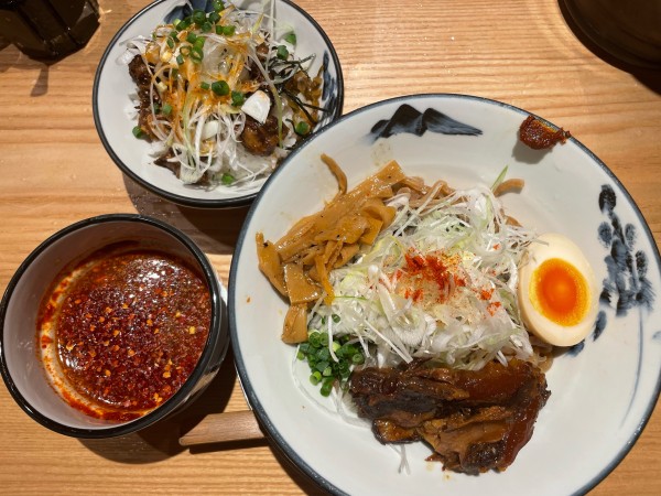 「辛紅つけ麺、辛葱ごはん」@AFURI 辛紅 新宿サブナードの写真