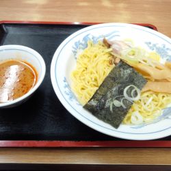 冷やしつけ麺　ピリ辛ゴマダレ　５５０円