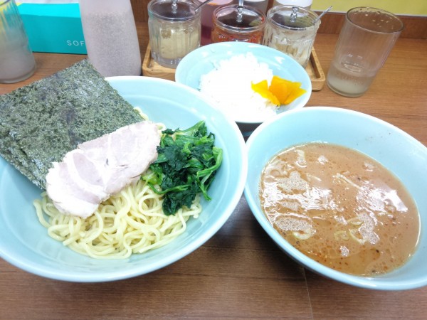 「つけ麺並　６５０円　硬め濃い目ライス」@横浜ラーメン 武蔵家 北千住店の写真