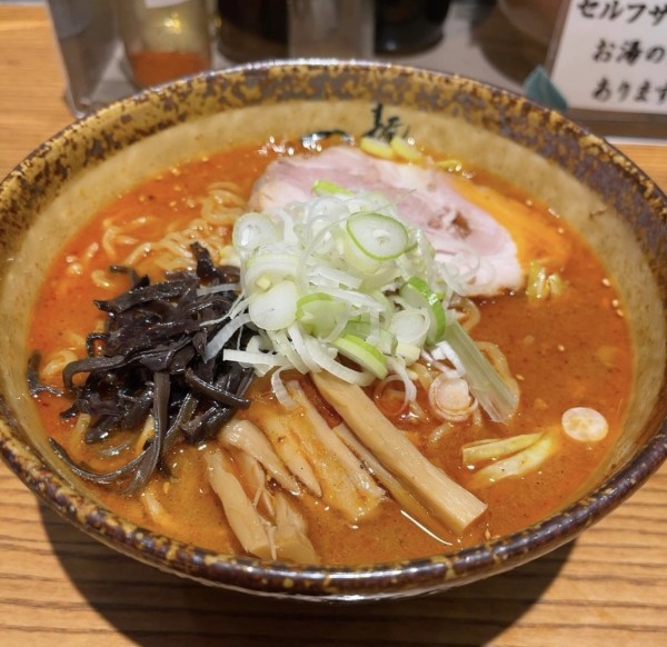 「辛味噌ラーメン」@麺屋つくし 富山駅店の写真