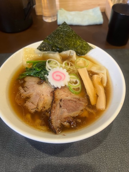「醤油ワンタン麺」@手打ち 蓮の写真