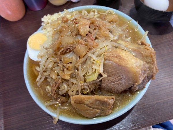 「ラーメン　生卵」@ラーメン富士丸  西早稲田店の写真