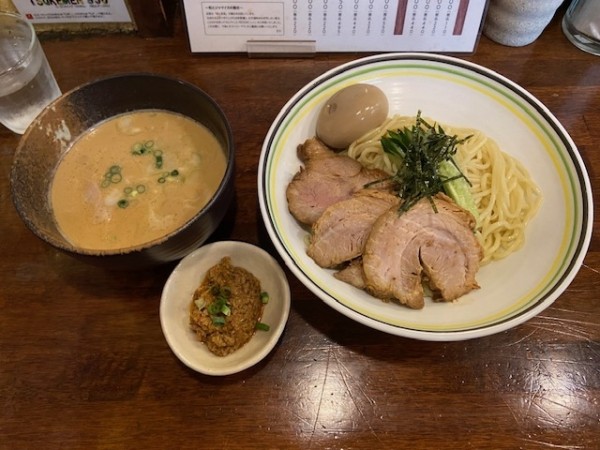 「「ゴマつけ＋あぶらはの挽肉＋味玉＋ちゃーしゅー」」@ラハメン ヤマンの写真