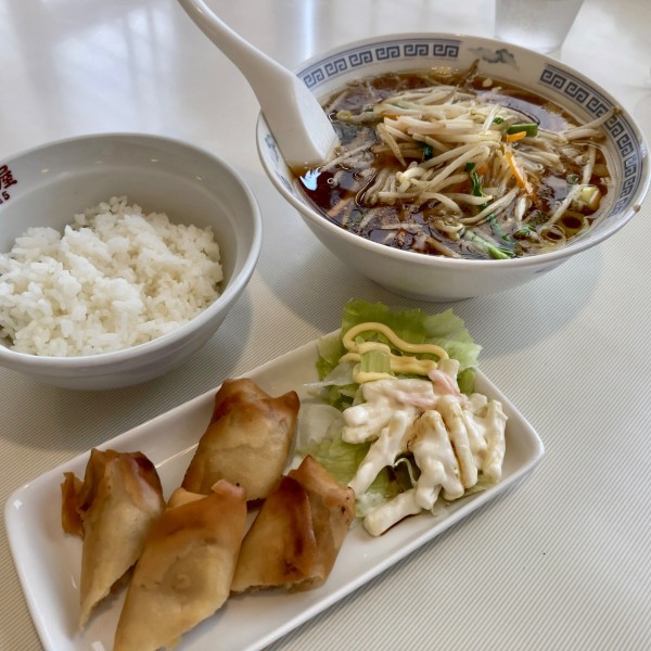 「Bランチ（Aランチ＋揚げ物・サラダ・ライス）￥750」@塩子屋食堂の写真