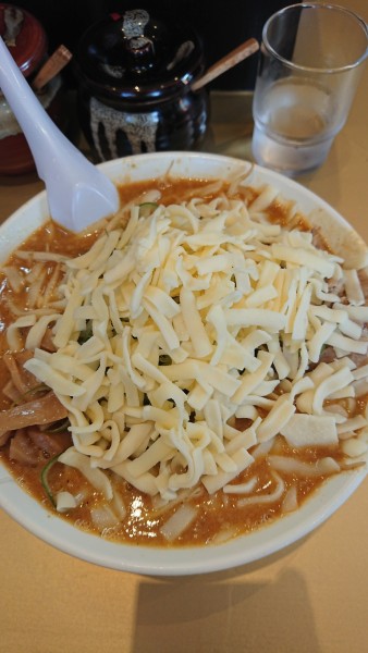 「超濃厚ごっつカレーラーメン+チーズ」@超ごってり麺 ごっつ 津田沼店の写真