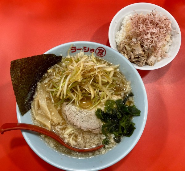 「ネギラーメン+ニャンコ飯」@ラーショマルミヤ 世田谷松原店の写真