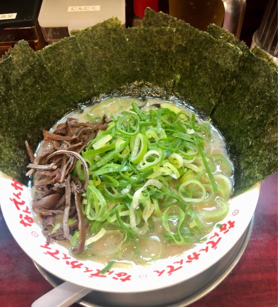 「ネギバカラーメン 海苔 1000+100円」@なんでんかんでん 西新宿店の写真