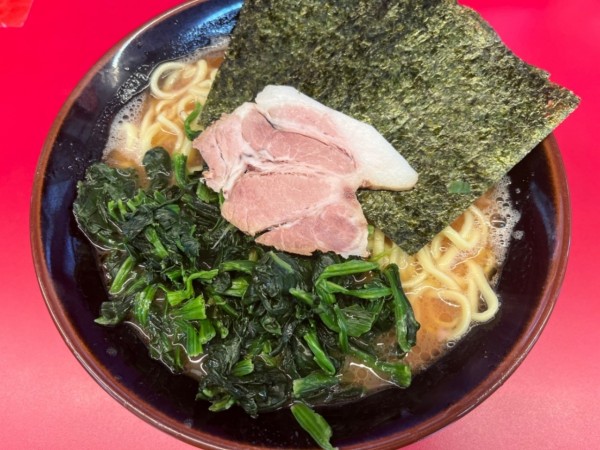 「ほうれん草らーめん中950円」@家系ラーメン 佐々喜家の写真