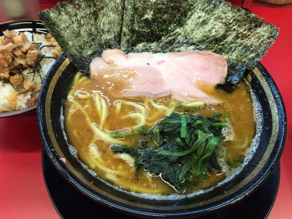 「ラーメン(多め、濃いめ)+豚まぶし 1000円」@柏 王道家の写真