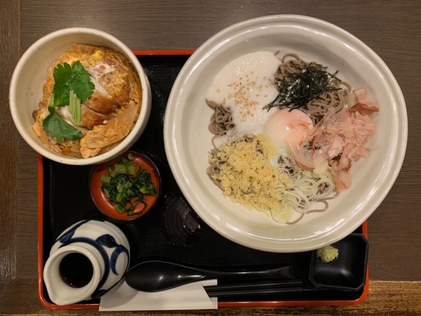 「かつ丼と冷し月見山かけそばの定食」@信州そば処 そじ坊 船橋フェイス店の写真