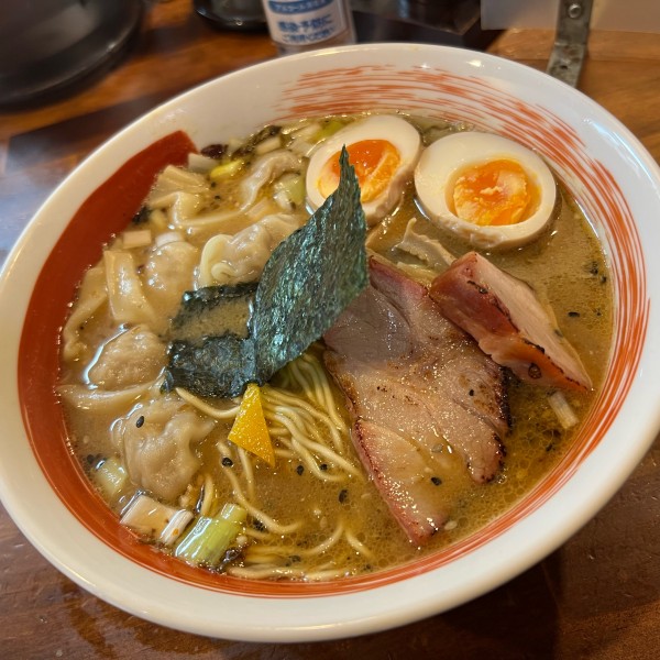 「味噌ワンタンメン　味付玉子」@麺屋 悠の写真