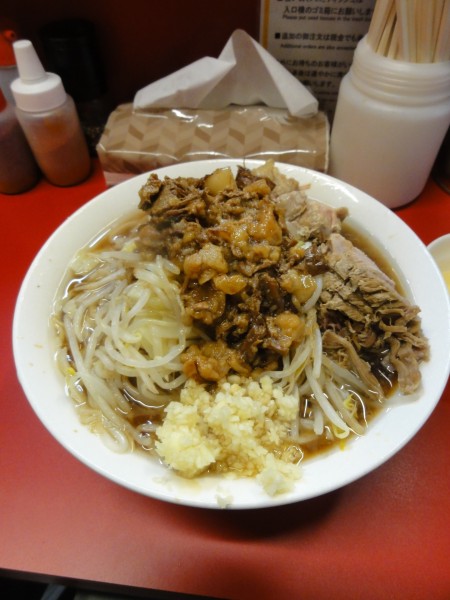 「中盛930円ニンニク脂　生卵70円」@ラーメン二九六の写真