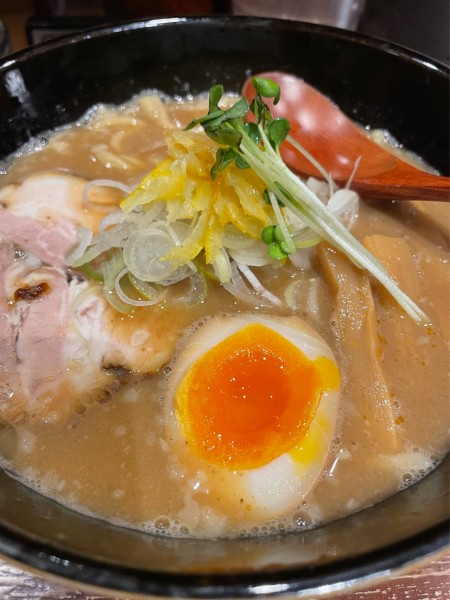 「ゆず魚介豚骨ラーメン(1100)/白めし(150)」@麺匠 竹虎の写真