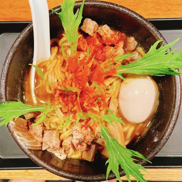 「カレーヌードルズ＋味玉」@魔乃巣の写真