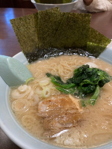 「醤油豚骨ラーメン」@横濱家系らーめん 喜濱家 山王町店の写真