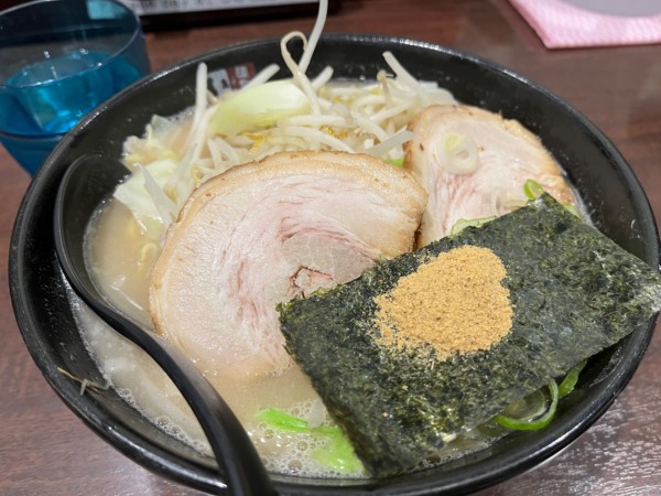 「豚骨煮干しらーめん」@豚系 麺家いろは 秋葉原店の写真