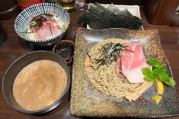 「【限定】濃厚烏賊つけそば+のり+海鮮丼」@寿製麺 よしかわ 西台駅前店の写真