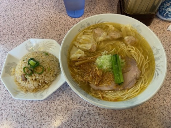 「「塩ネギワンタンメン」「半チャーハン」」@ラー麺専門店 こしがやの写真