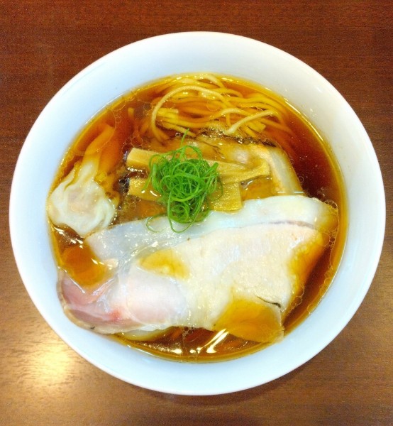 「醤油らーめん 1000円＋ワンタン 200円」@とものもとの写真