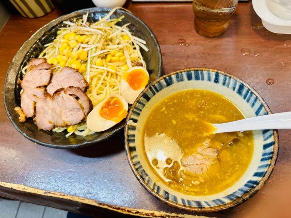 「つけ麺らいおんチャーシュー【1350円】」@らいおん 府中本店の写真