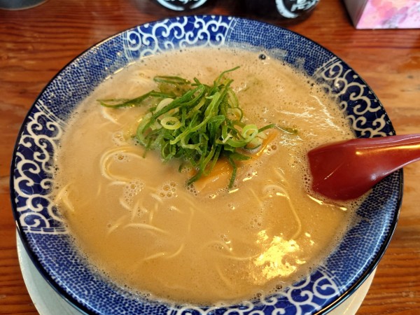 「豚骨ラーメン肉抜き　690円」@博多ラーメン鶴亀堂 鶴ヶ島店の写真