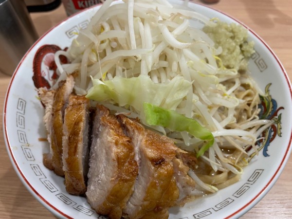 「ミニぶた、ビール」@ラーメン豚山 金沢文庫店の写真