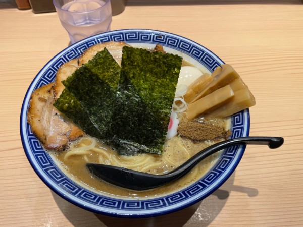 「濃厚らーめん 並＋特製トッピング」@狼煙 浦和店の写真