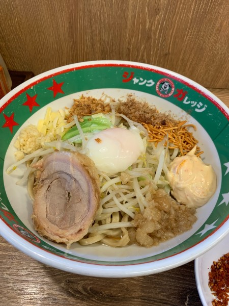 「まぜそば」@ジャンクガレッジ 北浦和店の写真