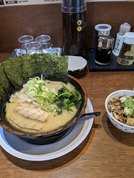 「ラーメンチャーシュー丼」@横濱家系とんこつらーめん 中村家の写真
