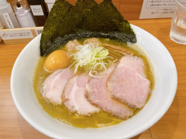 「全部のせ塩らーめん」@しののめヌードルの写真