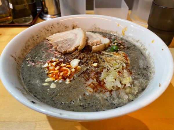 「黒胡麻担々麺」@甲州屋 別邸の写真