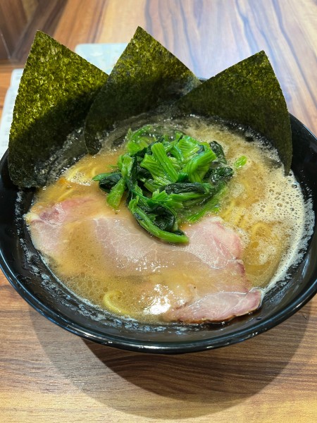 「ラーメン並、硬め濃いめ」@叩き豚骨本家 麺屋鎌田の写真