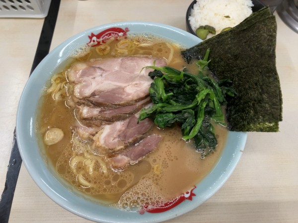 「並盛780円＋チャーシュー1020円」@横浜ラーメン 町田家 町田本店の写真