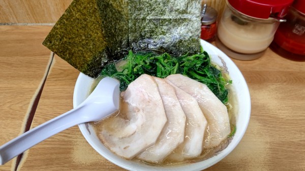 「チャーシューメン+ほうれん草」@たかさご家 関内店の写真