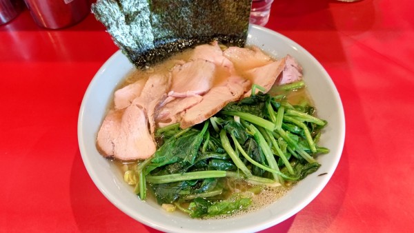 「チャーシューメン+ほうれんそう」@横浜家系ラーメン 黄金家の写真