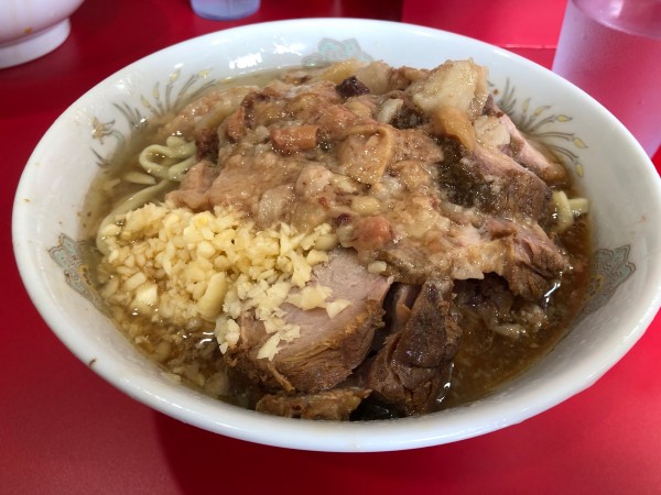 「ラーメン 豚入り 野菜抜きニンニクアブラ」@ラーメン二郎 生田駅前店の写真