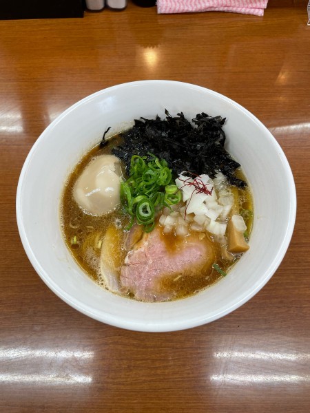 「コク醤油(980円)＋燻製味玉(120円)」@麺や 魁星 京急川崎店の写真