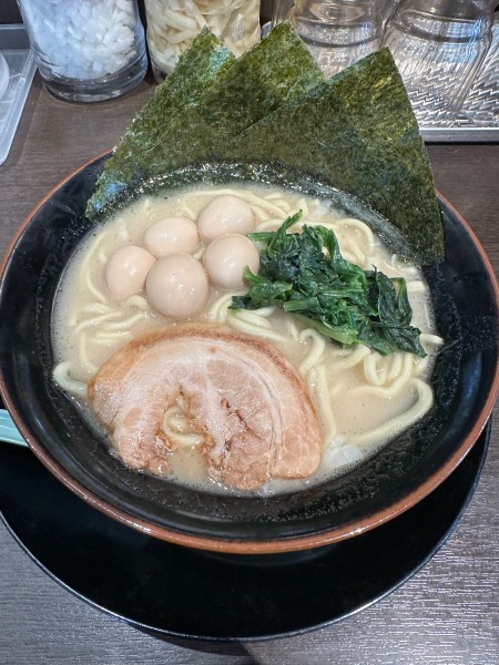 「家系塩ラーメン並+うずらトッピング」@家系ラーメン 壱角家 秋葉原店の写真