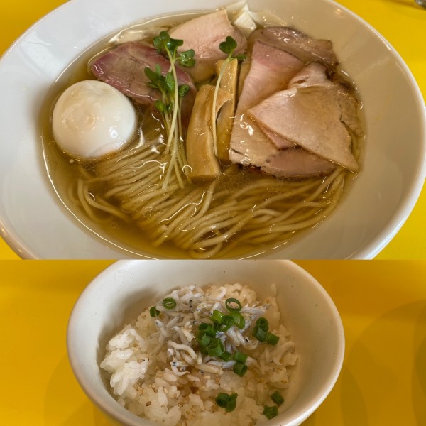 「味玉白醤油ラーメン+チャーシュー1枚+シラスご飯（1450円」@ラーメン ニュー松戸の写真