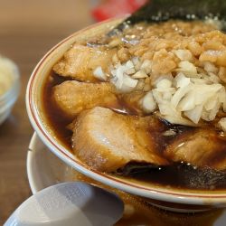 チャーシュー麺 背脂 玉ねぎ追加