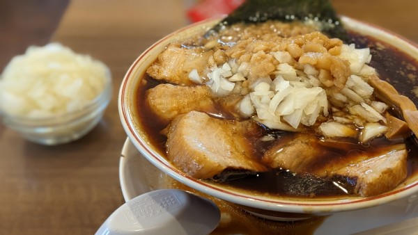 「チャーシュー麺 背脂 玉ねぎ追加」@柏 濃麺や 39名の写真