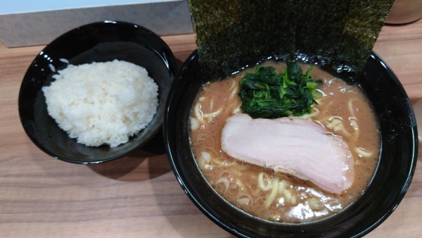「ラーメン＋ライス」@横浜ラーメン 響家の写真