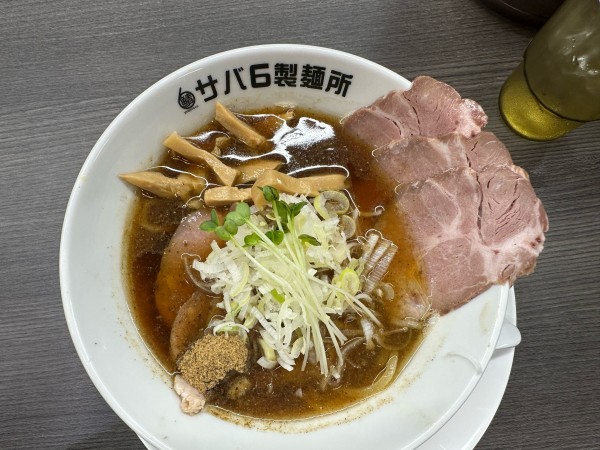 「サバ醤油ラーメン」@サバ6製麺所 藤沢柄沢店の写真