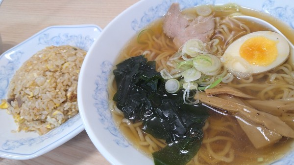 「満州ラーメン1玉、チャーハン小盛、餃子」@ぎょうざの満洲 つつじヶ丘北口店の写真