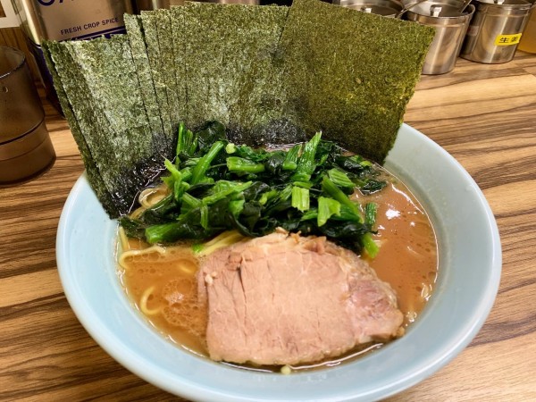 「ラーメン中＋ほうれん草＋海苔」@横浜ラーメン 武源家の写真