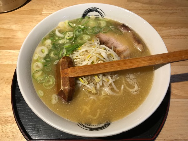 「ラーメン　800円」@にんにくらーめん 天洋 新町店の写真