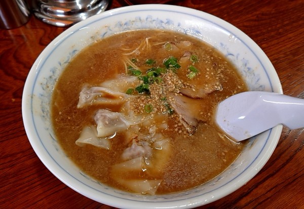 「ワンタン麺」@長浜ら〜めん とんこつ屋の写真
