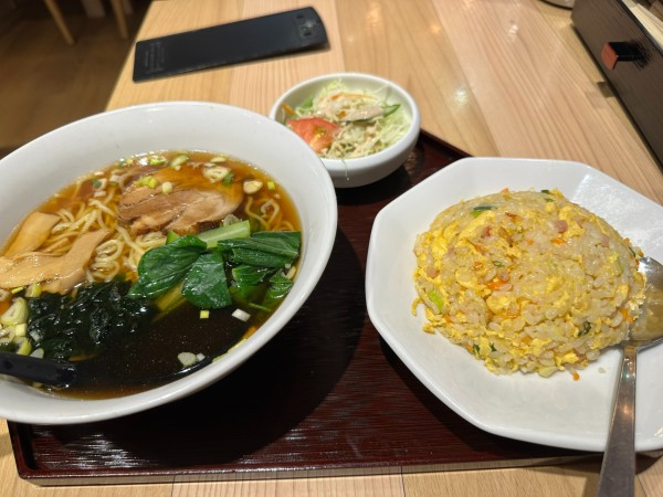 「Aランチ（醤油ラーメンと半チャーハンのセット）780円」@創作中華料理 名采の写真