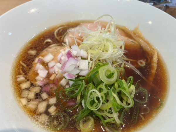 「濃厚醤油」@濃厚しょうゆラーメン 自家製麺 フラワーの写真