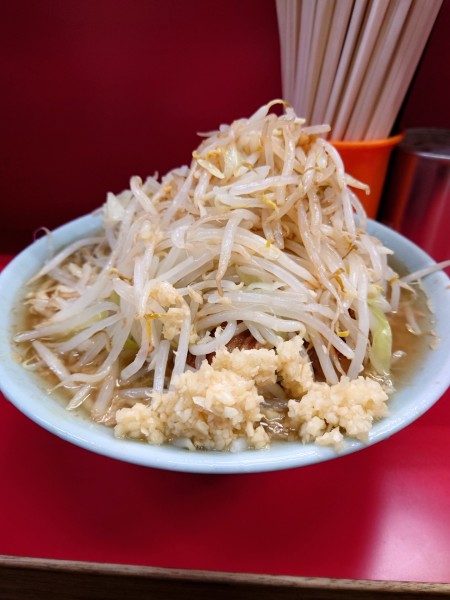 「大豚  野菜マシ  ニンニク  カラメ」@ラーメン二郎 三田本店の写真